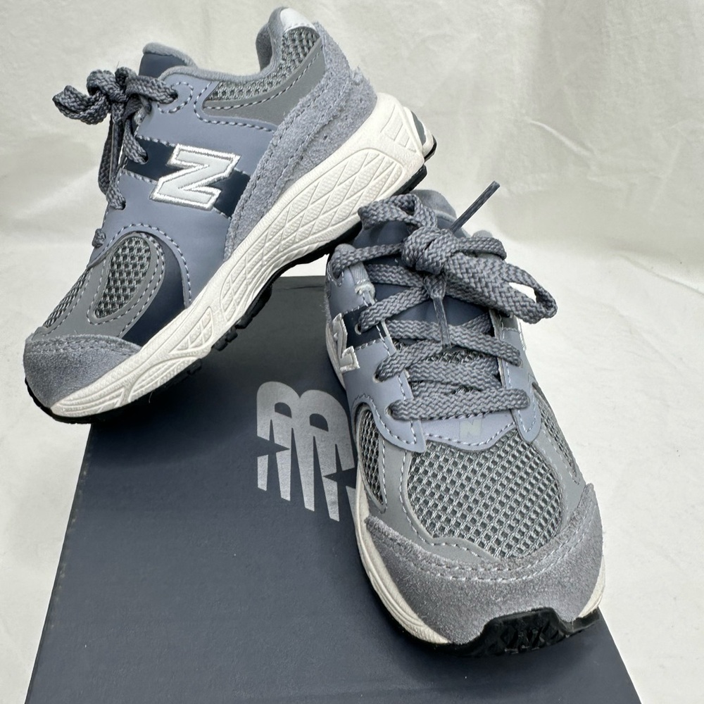 New Balance 2002R Gray Kids Running Shoes Sz 7 M Sneakers IC2002ST